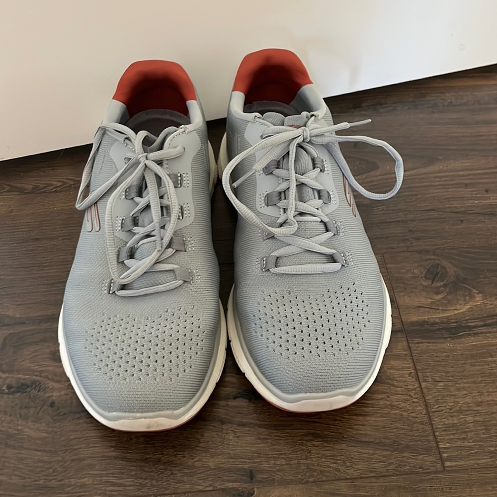 Men’s Skechers size 11